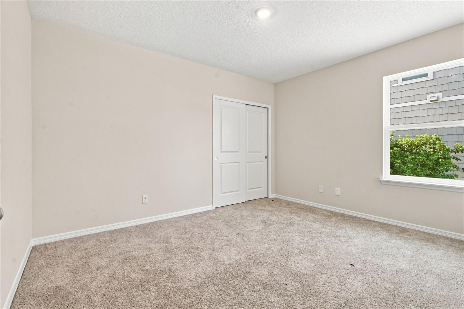 809 S LOCUST AVE