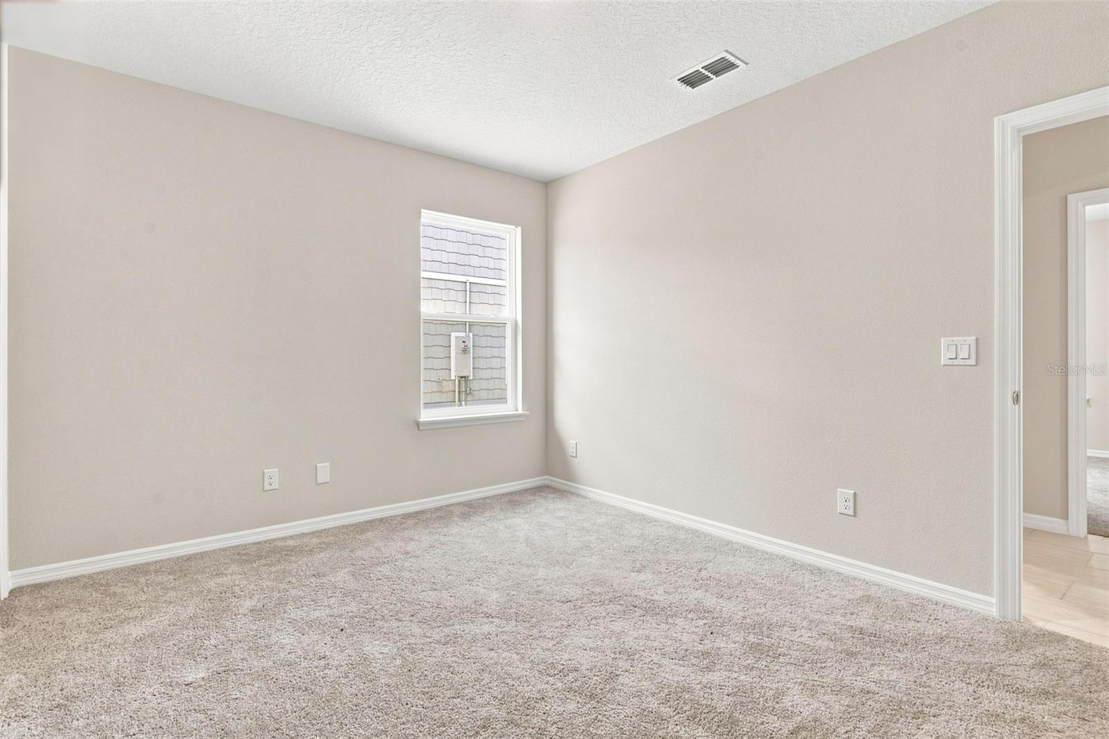 809 S LOCUST AVE