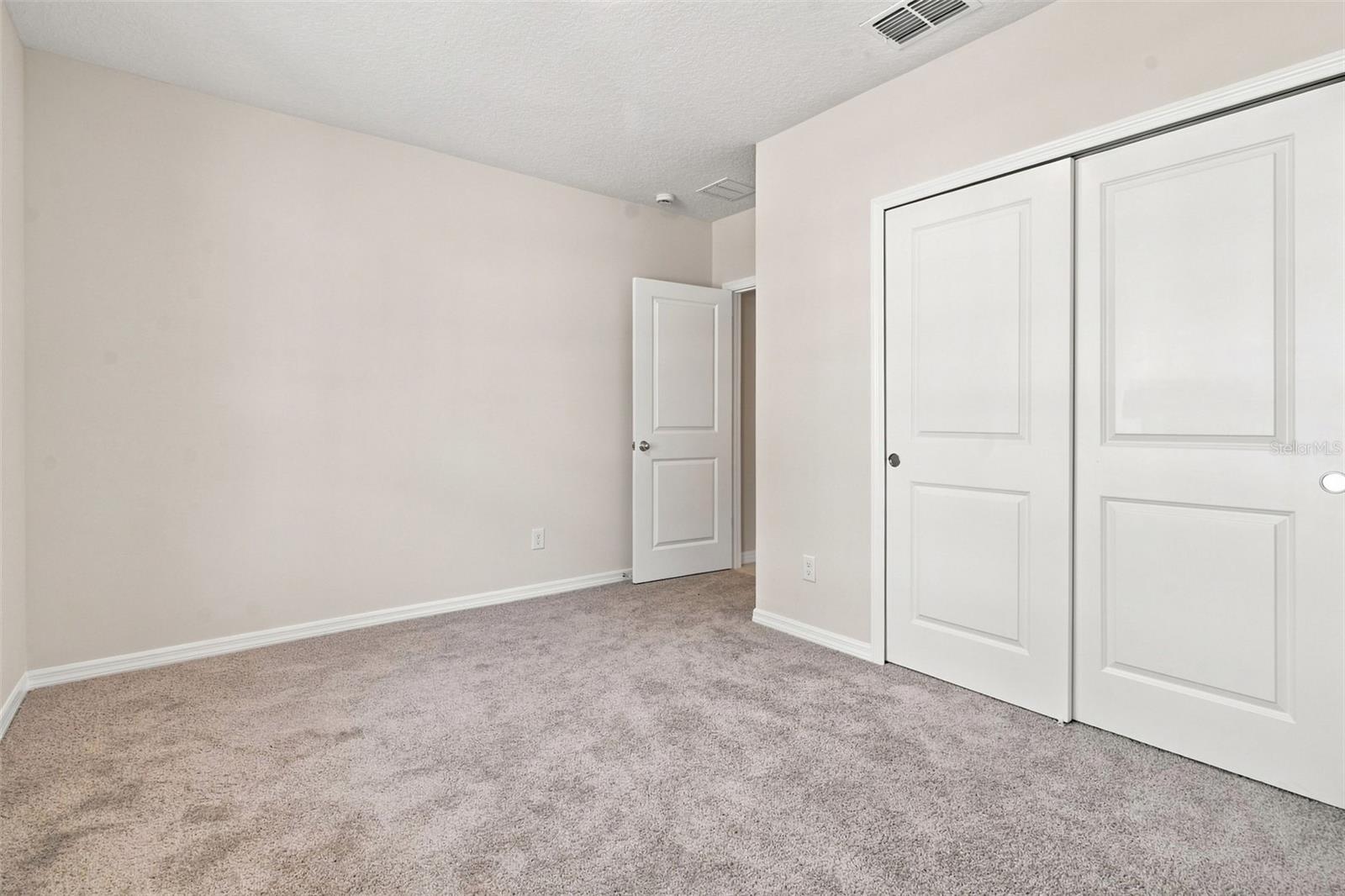 809 S LOCUST AVE