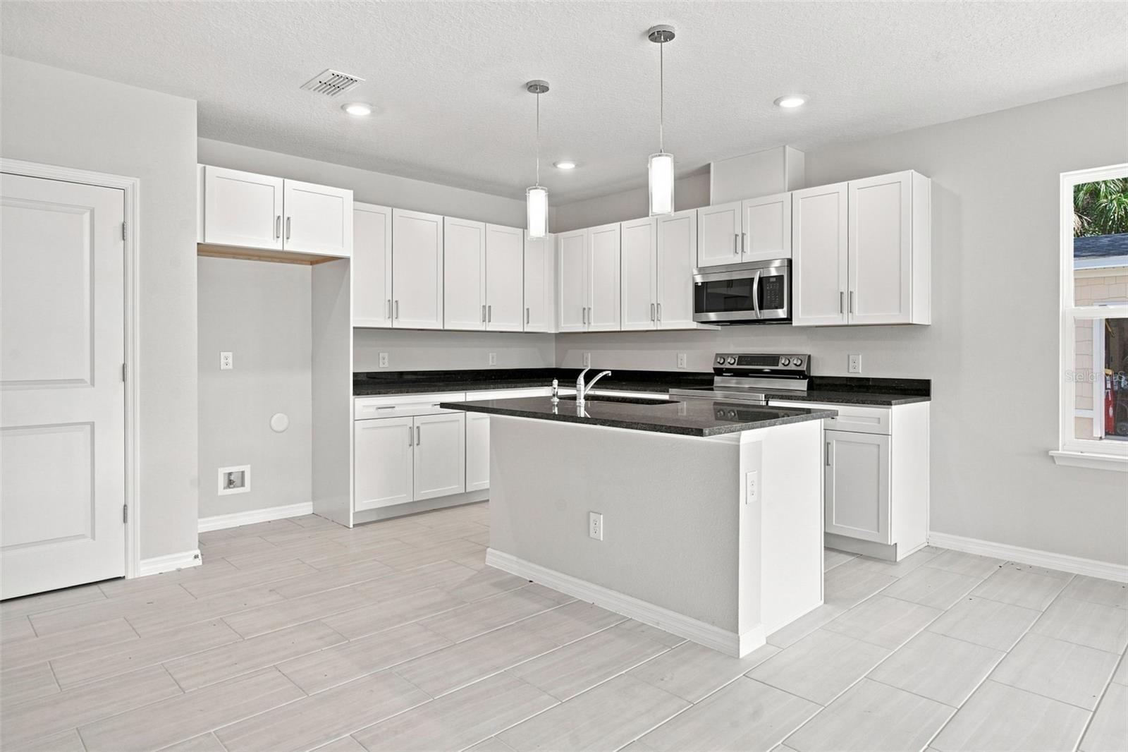 809 S LOCUST AVE
