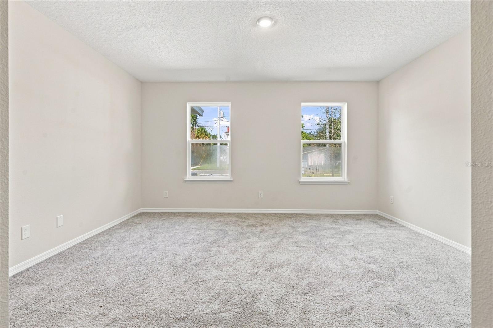 809 S LOCUST AVE
