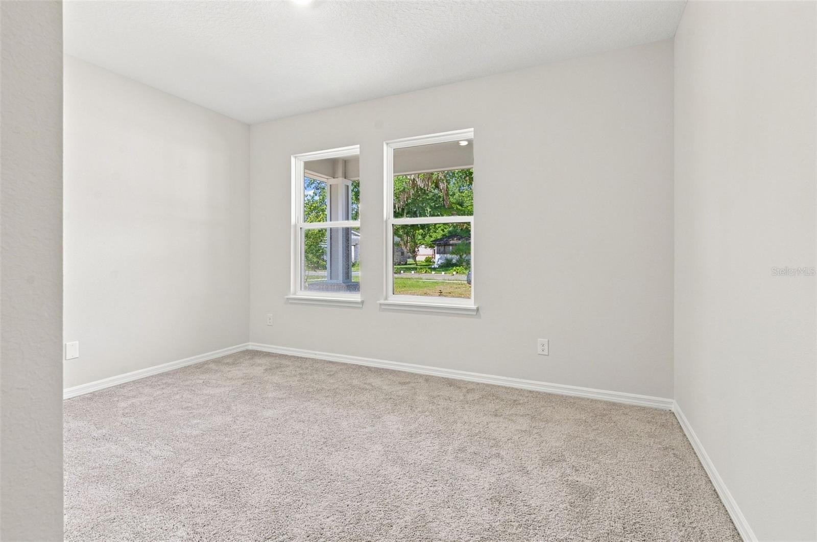 809 S LOCUST AVE