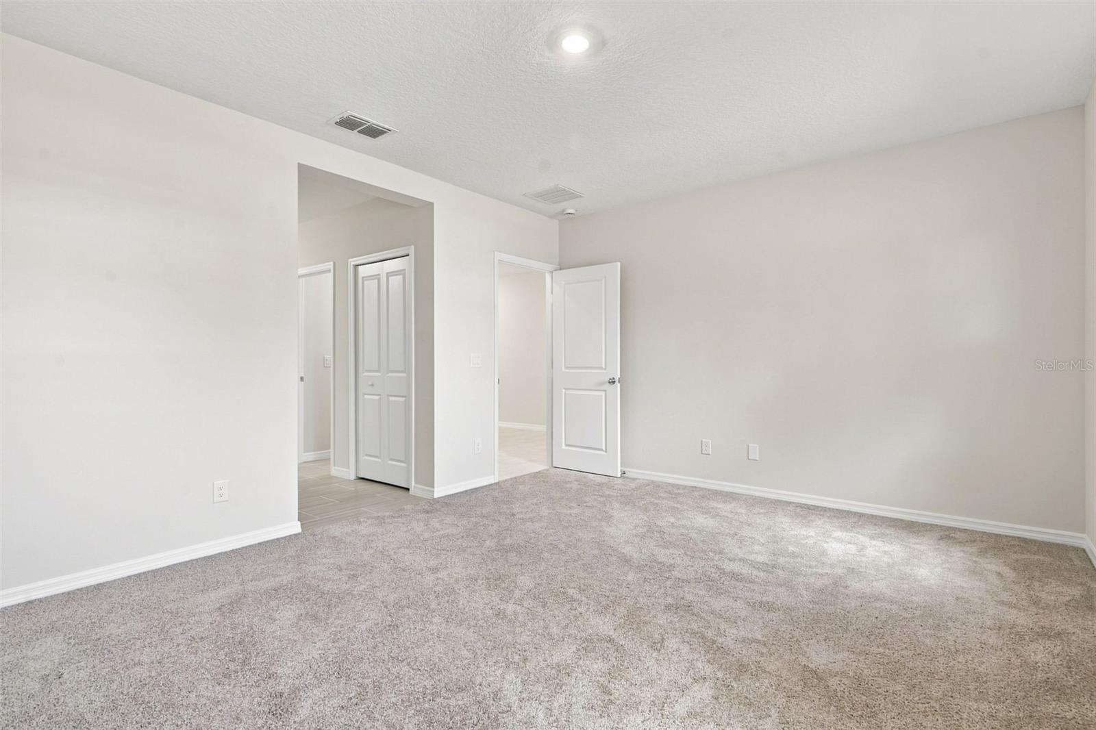 809 S LOCUST AVE