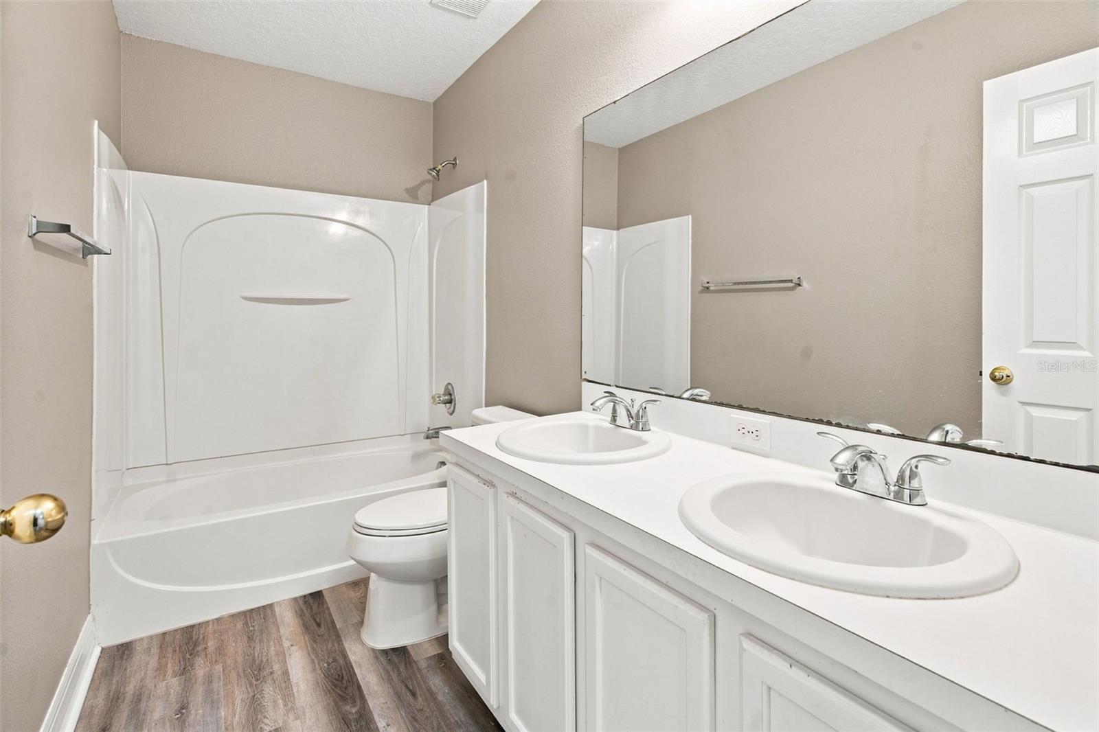 4563 PHILADELPHIA CIR