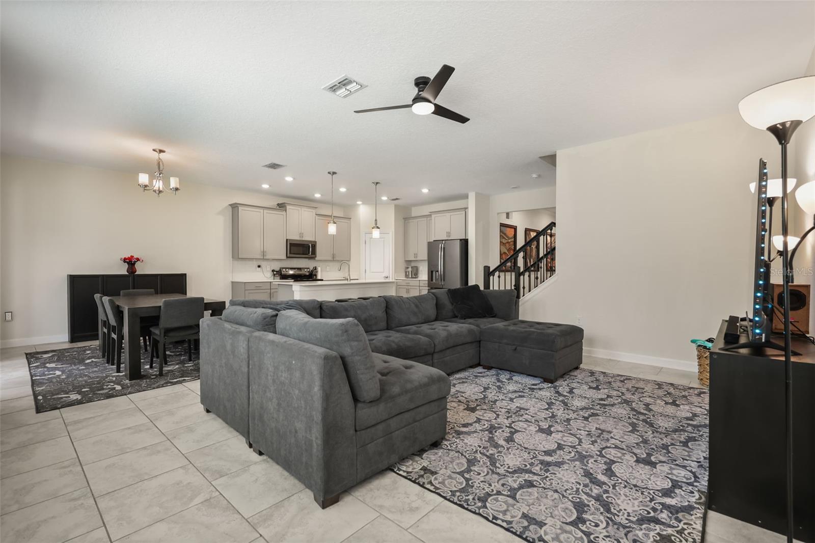 512 WESTCHESTER CT