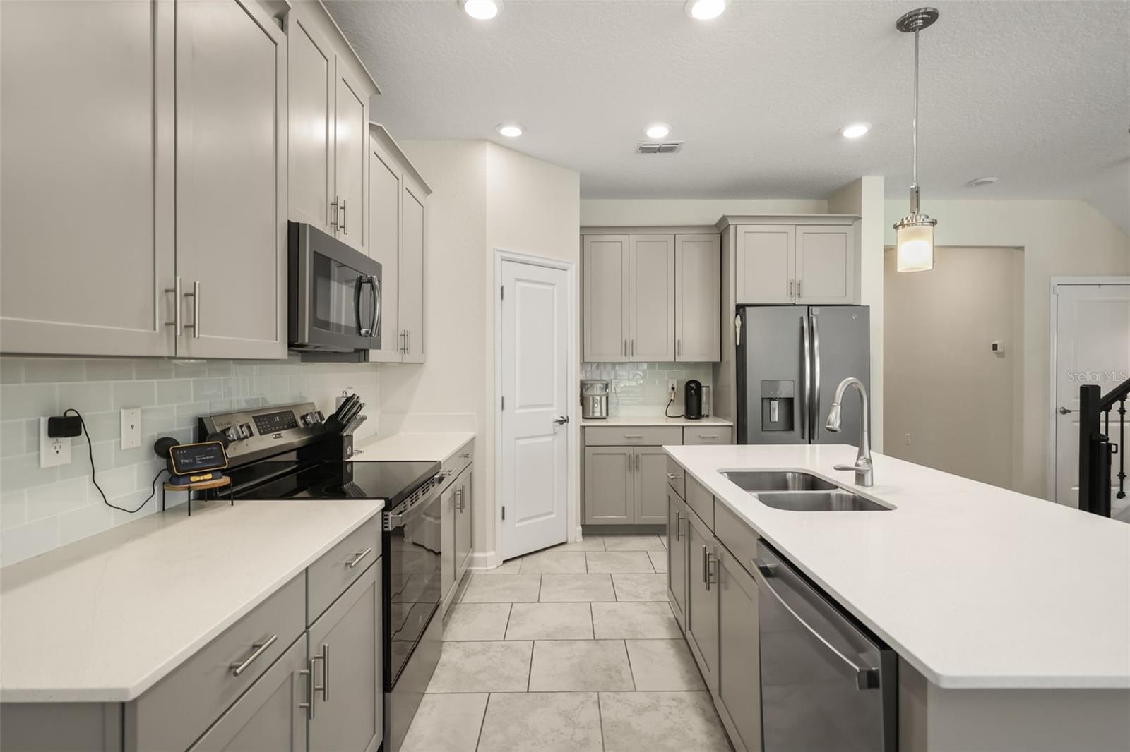 512 WESTCHESTER CT