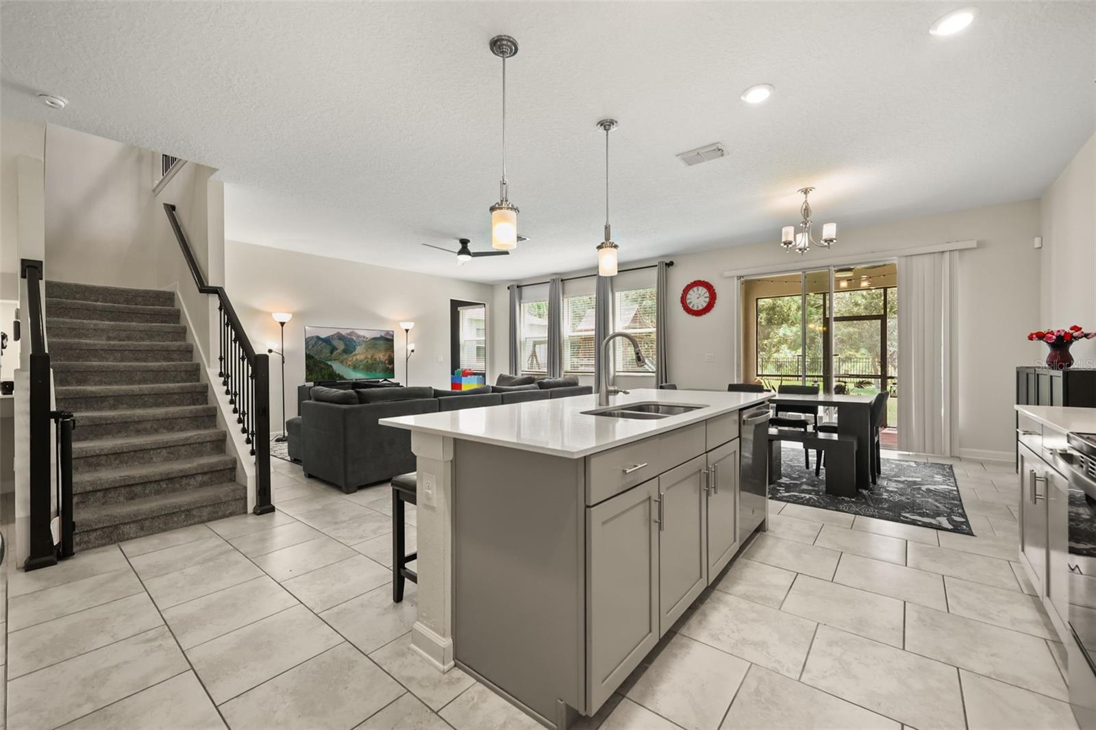 512 WESTCHESTER CT