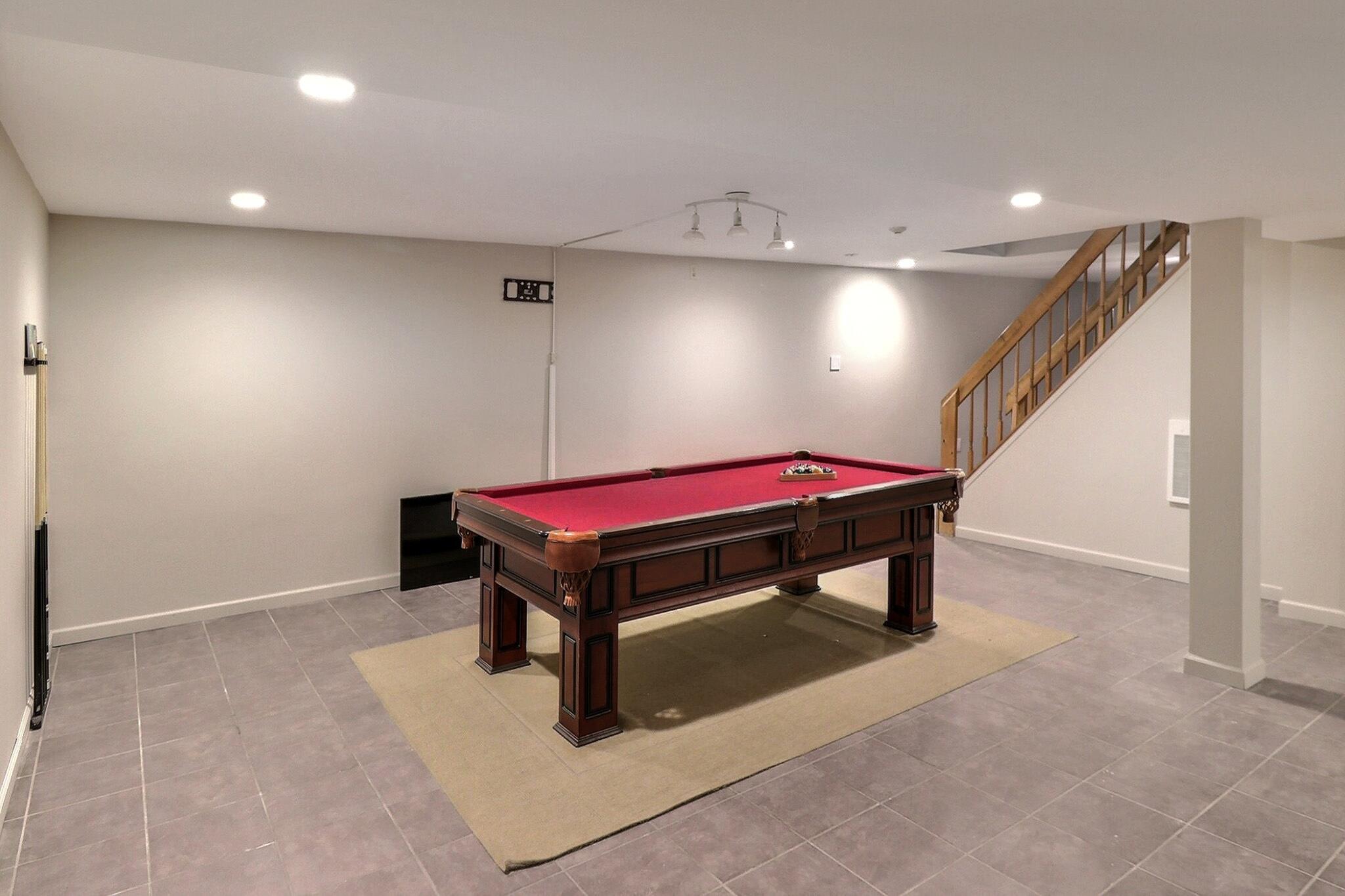 102 Crest Circle