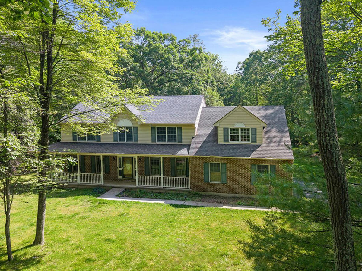 102 Crest Circle