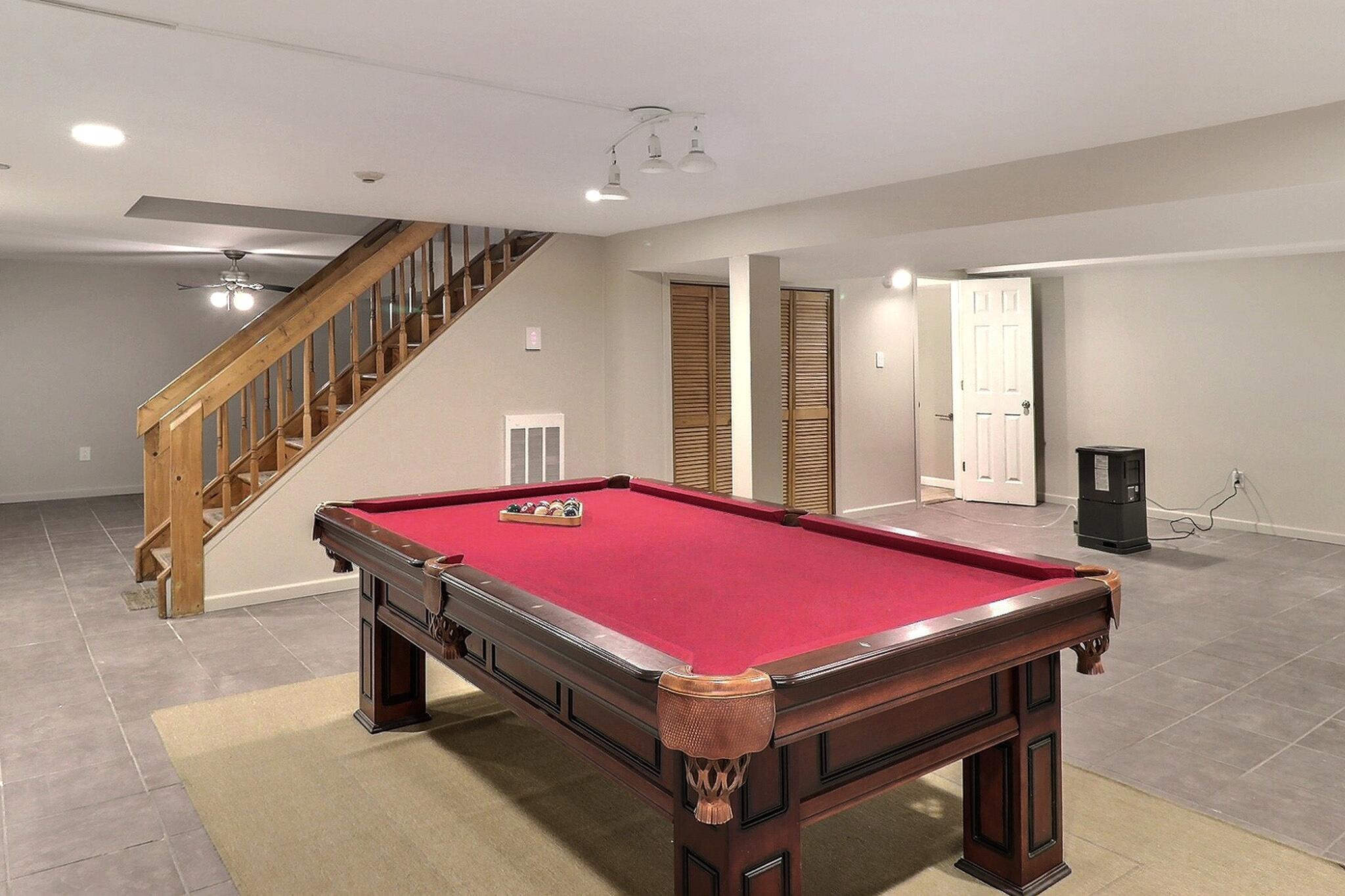 102 Crest Circle