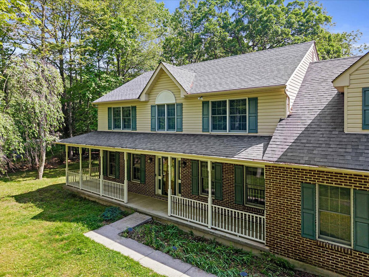 102 Crest Circle