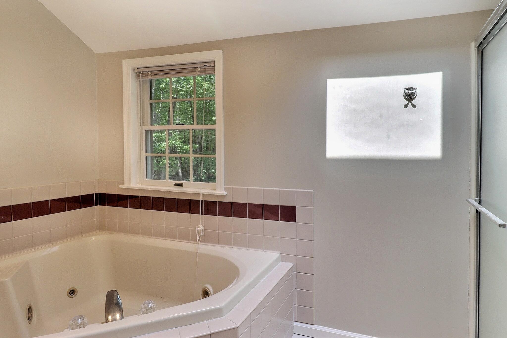 102 Crest Circle