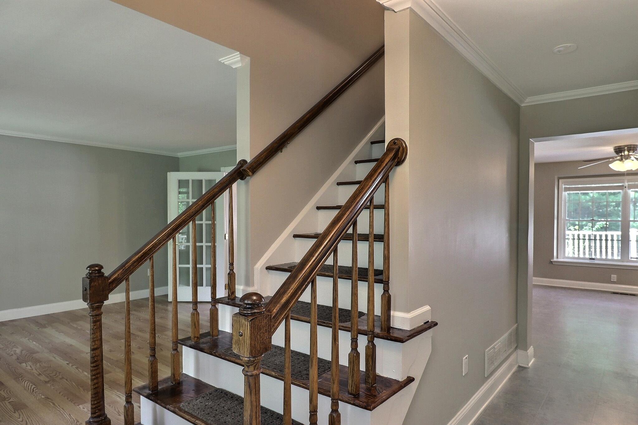 102 Crest Circle