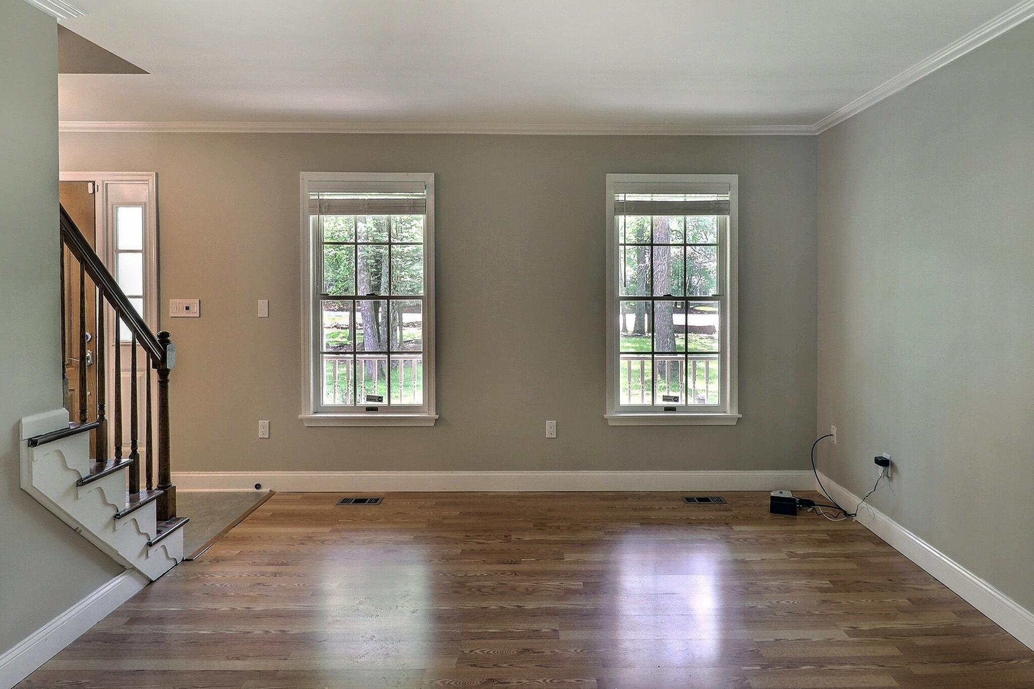 102 Crest Circle