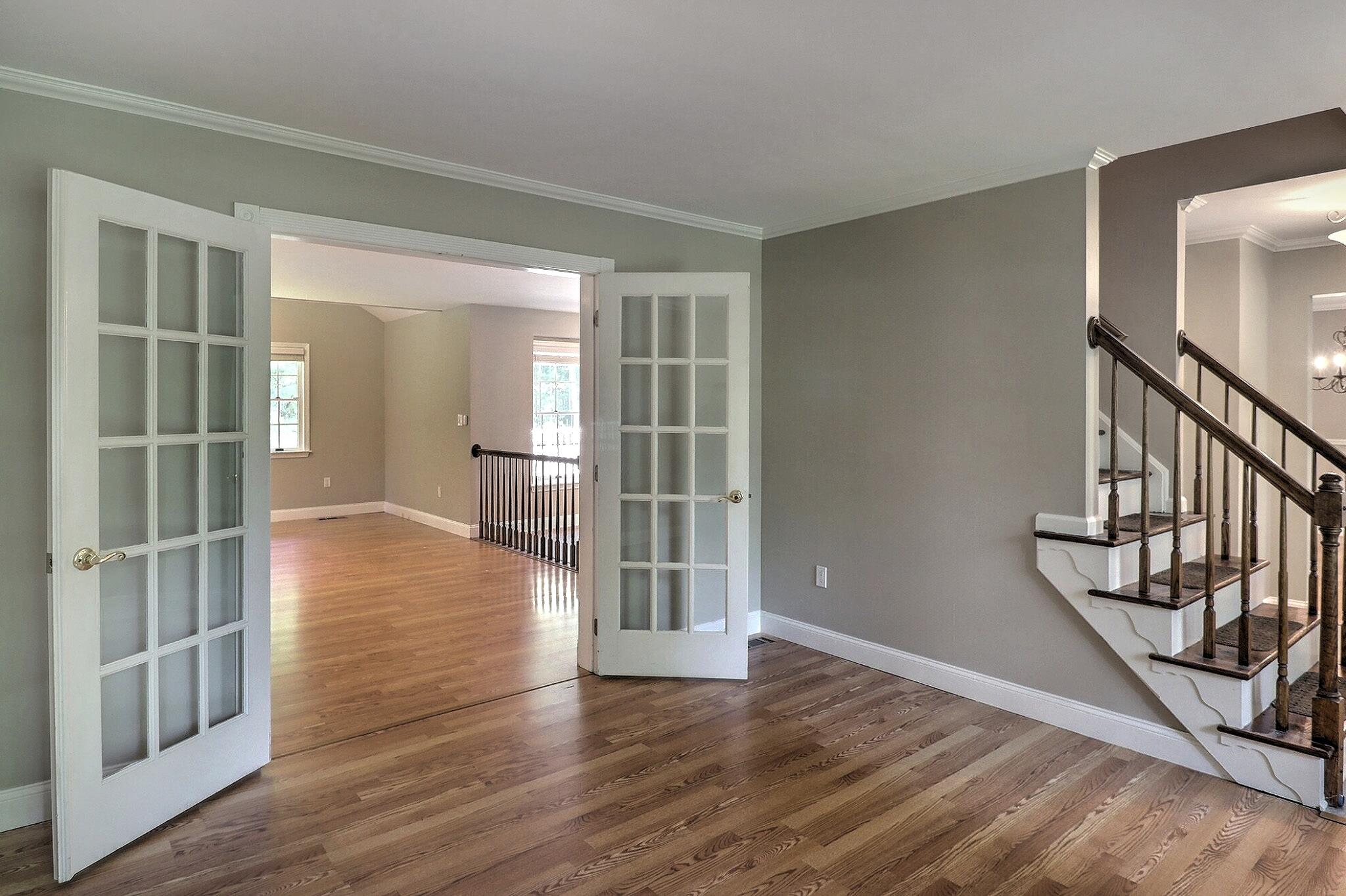 102 Crest Circle
