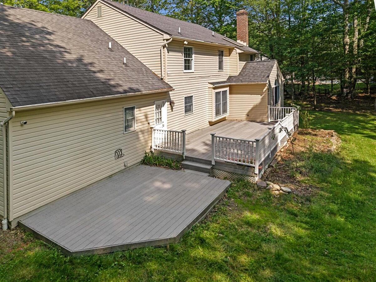 102 Crest Circle