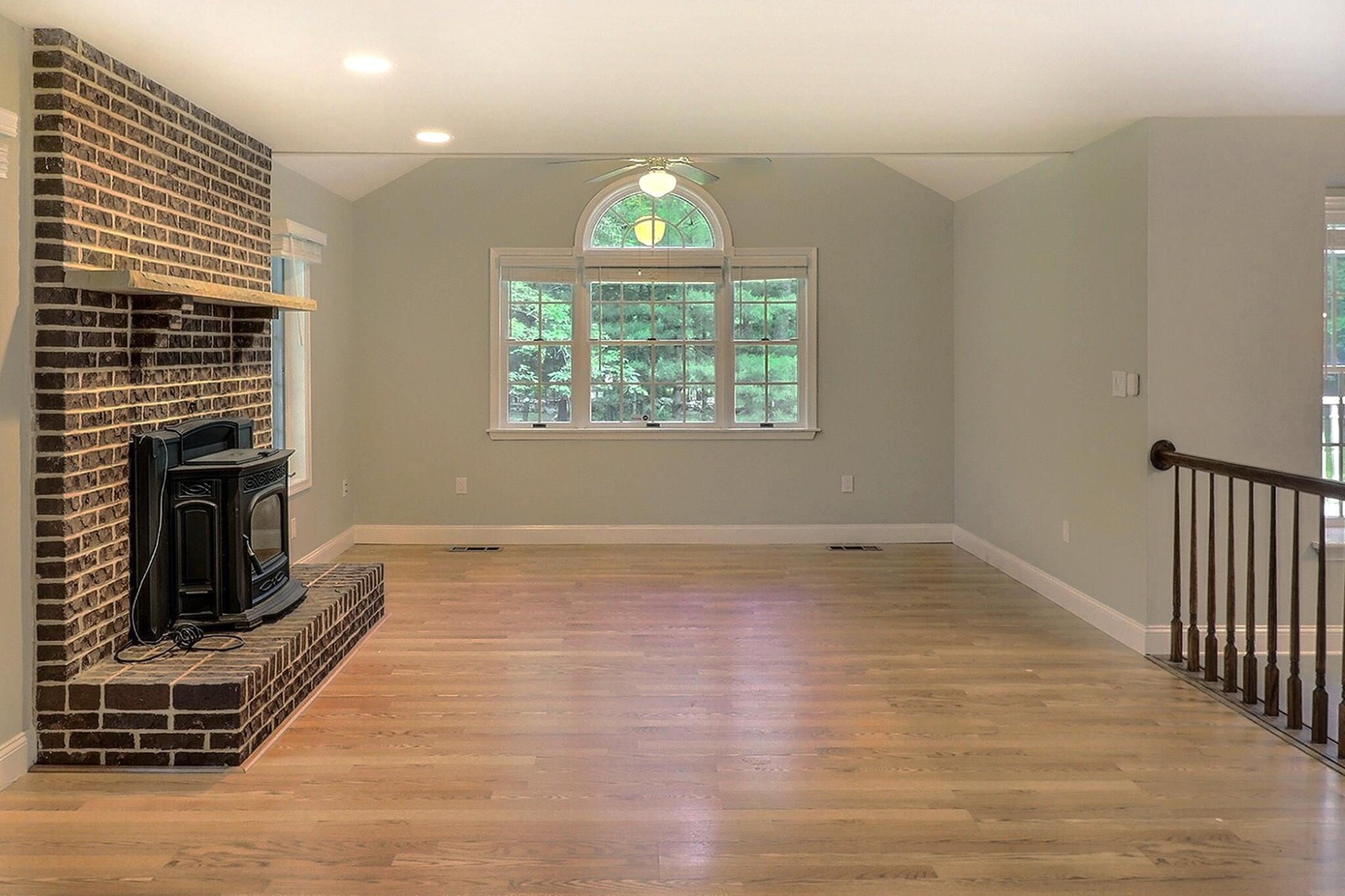 102 Crest Circle