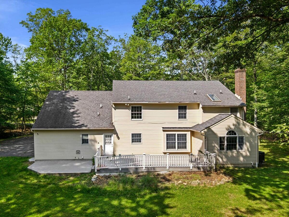 102 Crest Circle