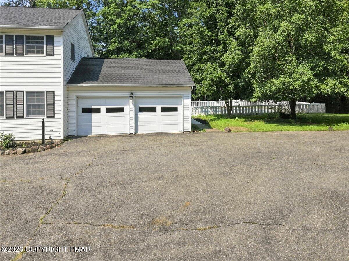 406 Broad Leaf Lane