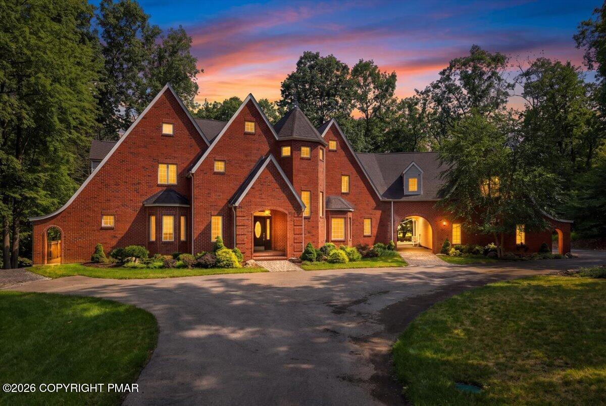 213 Escoll Drive