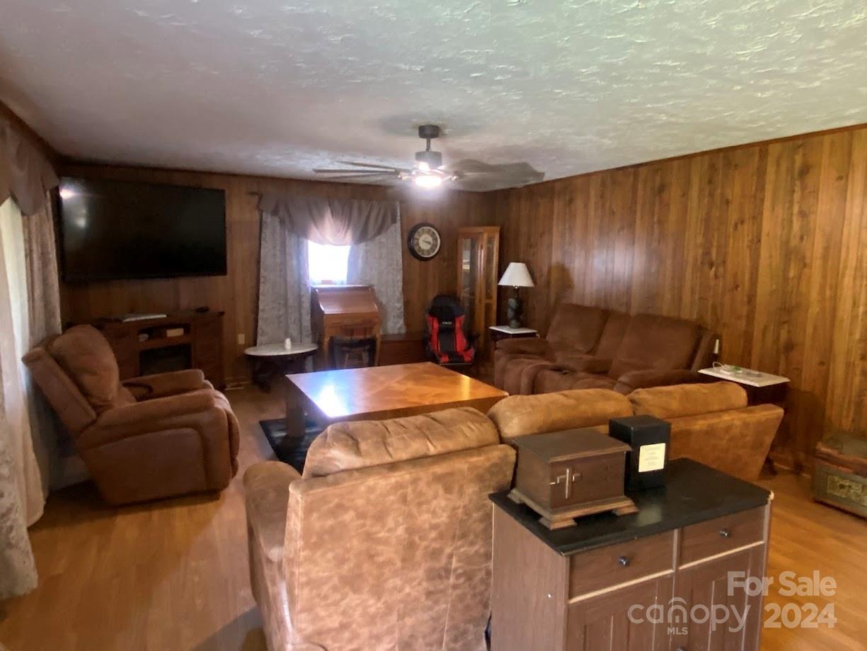 8617 Sparrow Trail