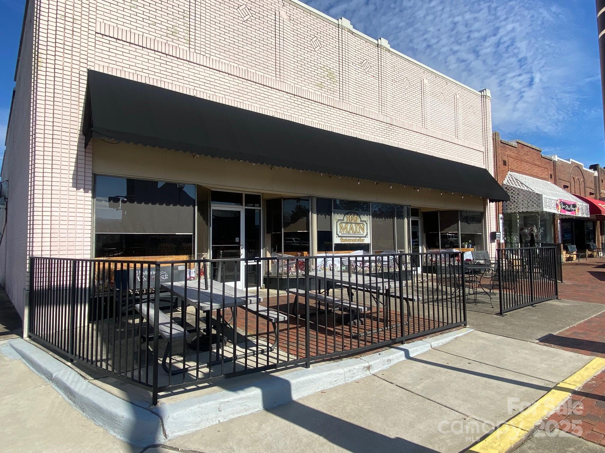 100 Main Street E
