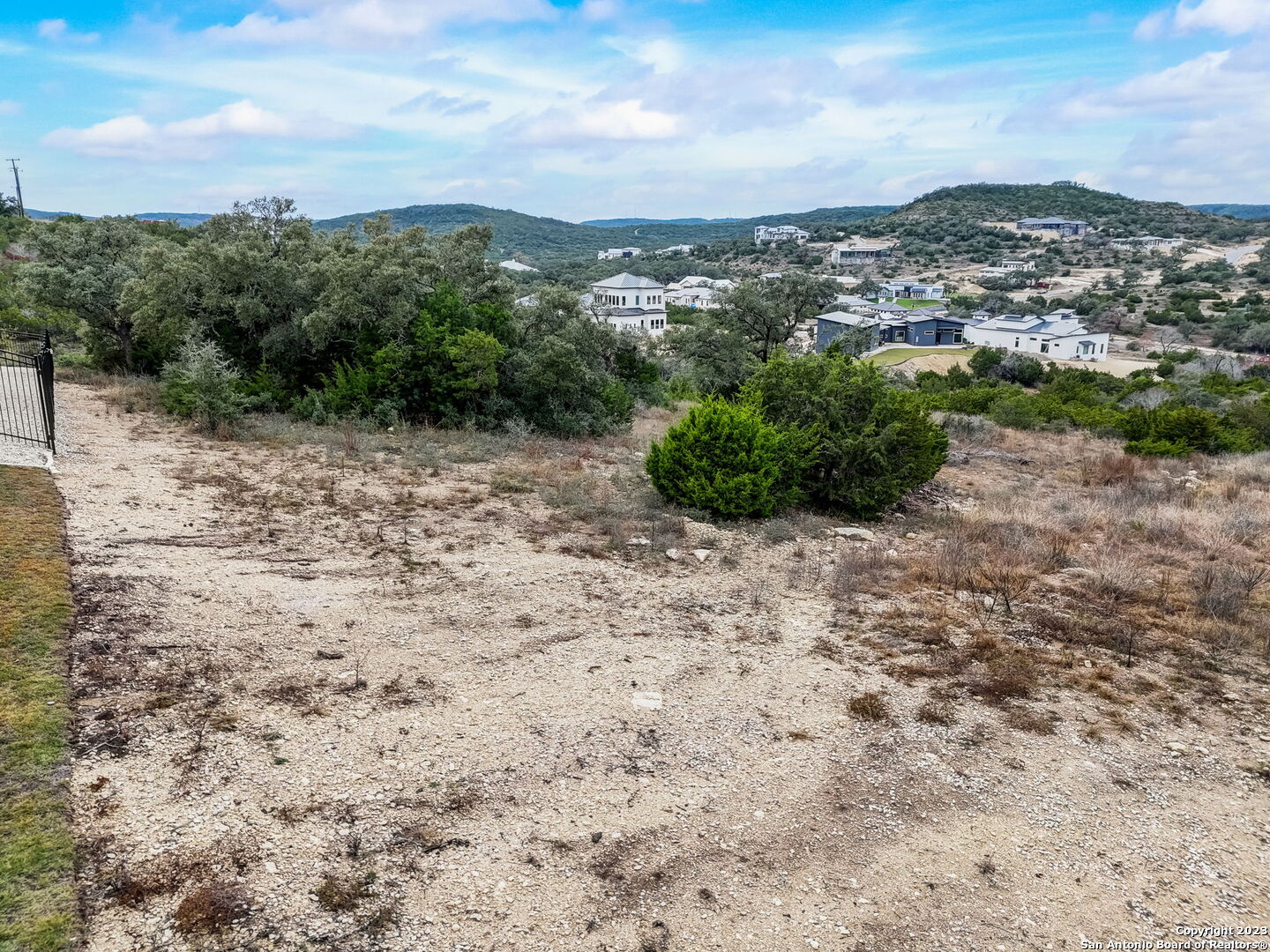 23039 Juliette Ridge