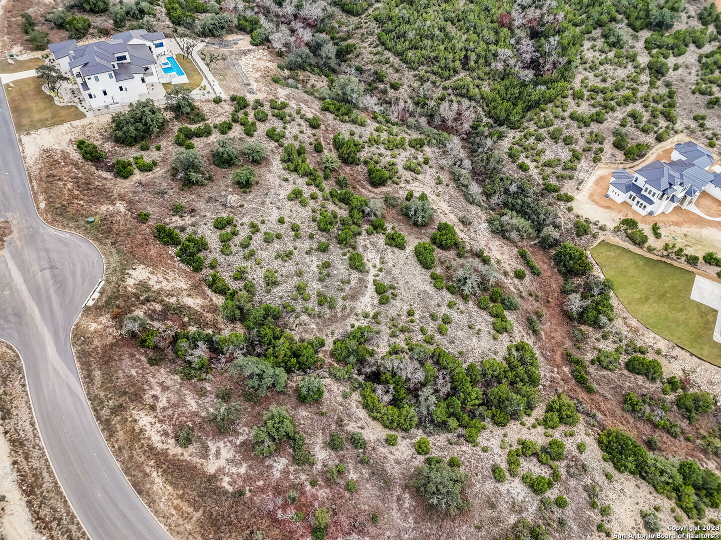 23039 Juliette Ridge