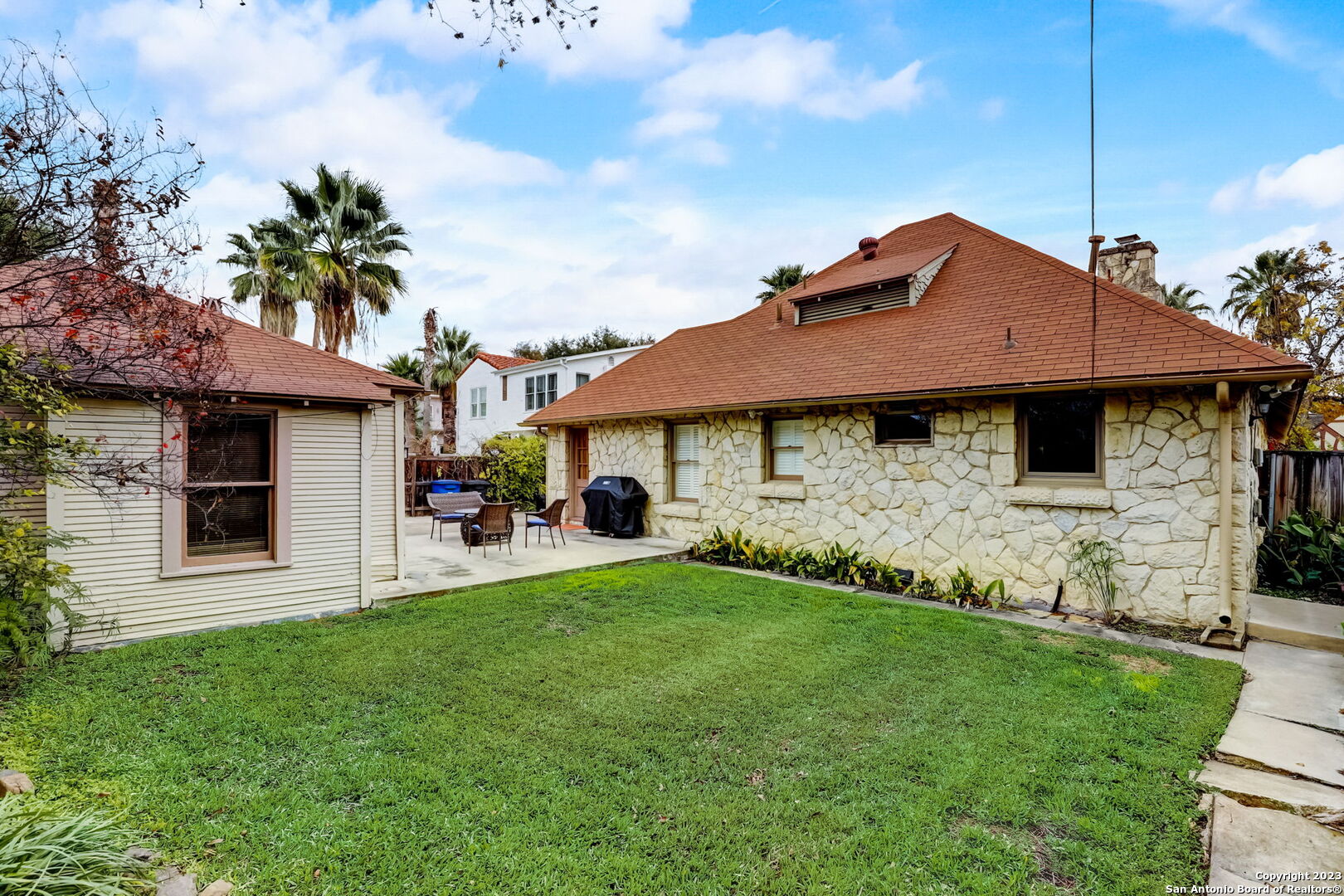 137 E Lullwood Ave