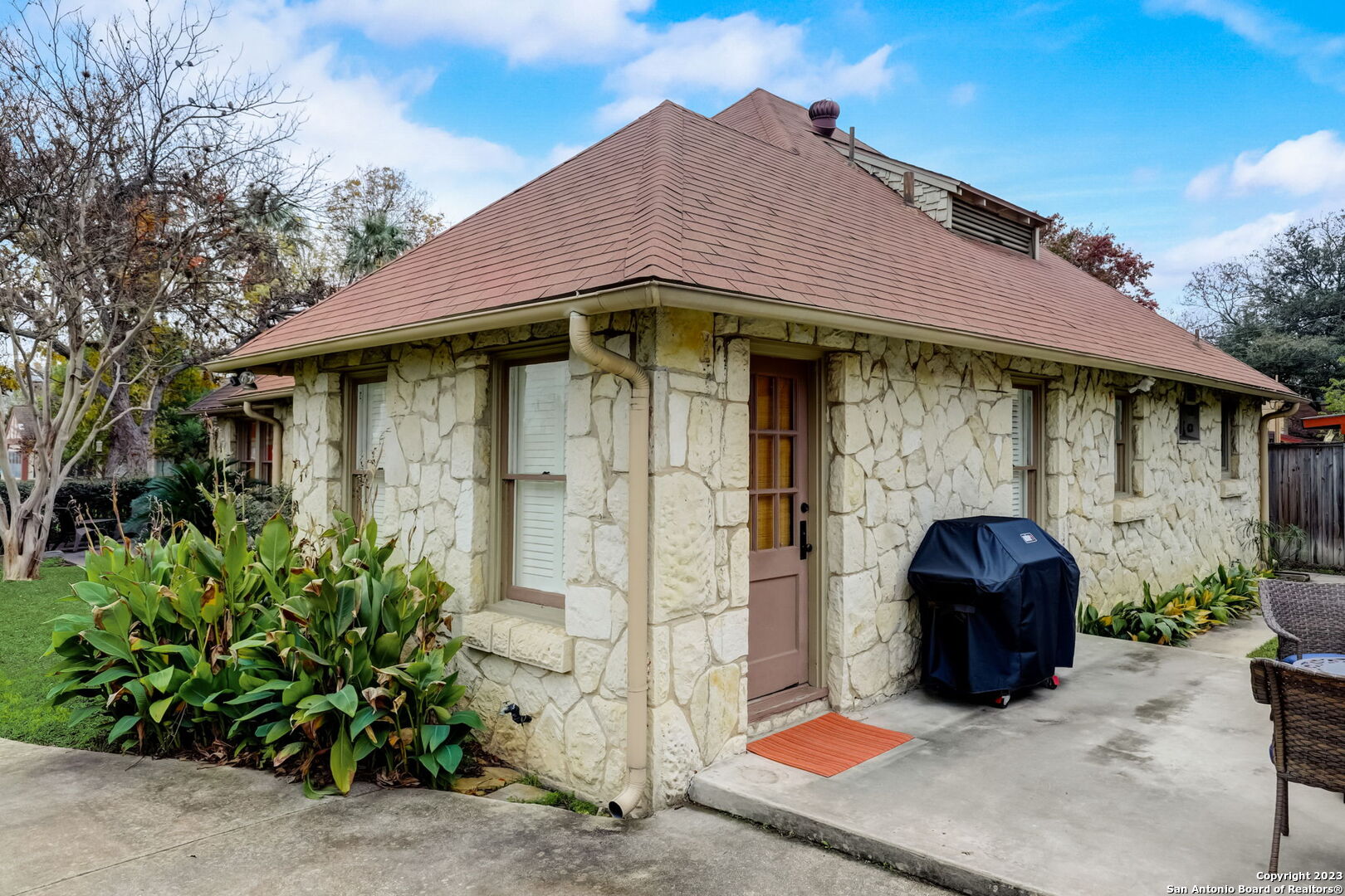137 E Lullwood Ave