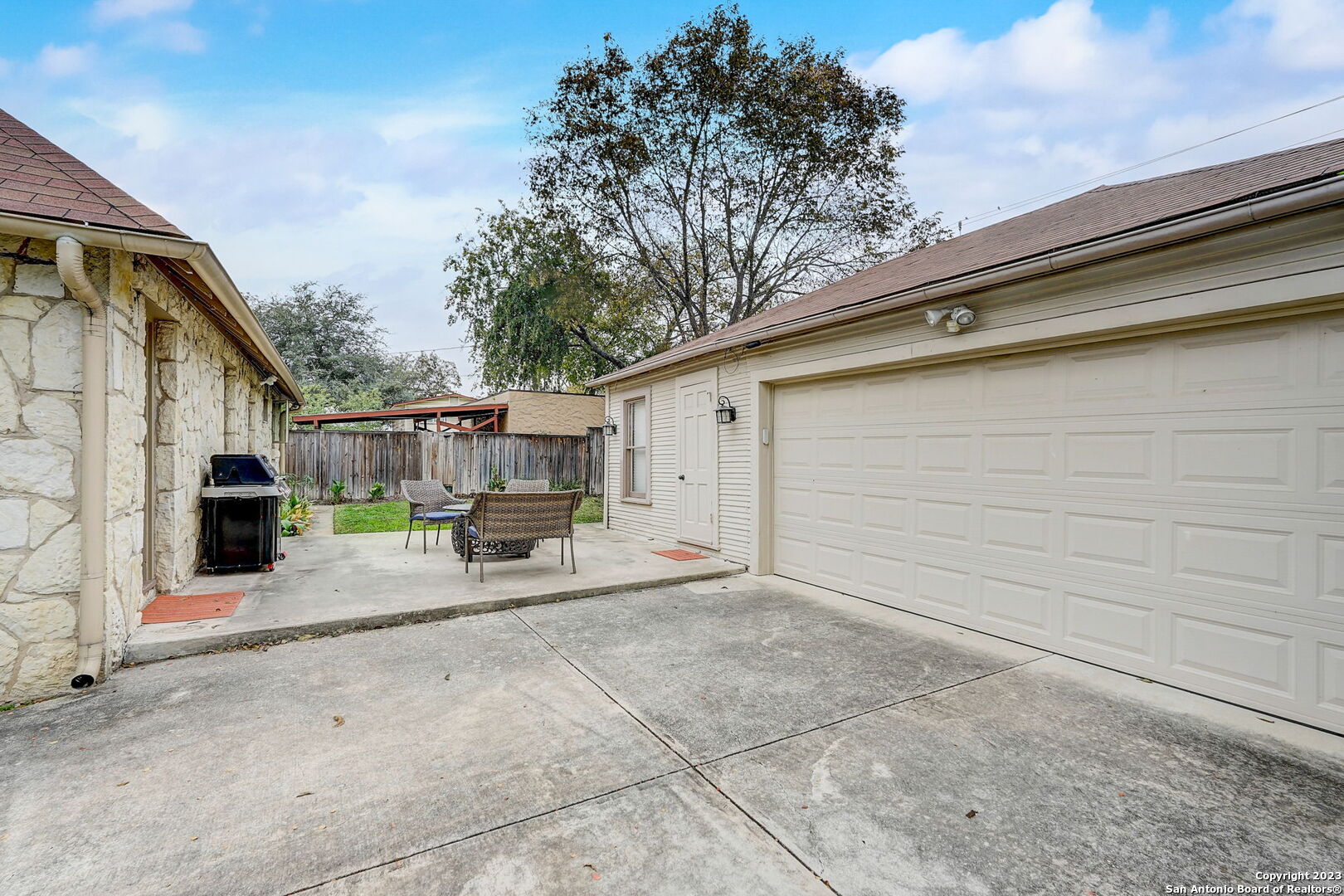 137 E Lullwood Ave
