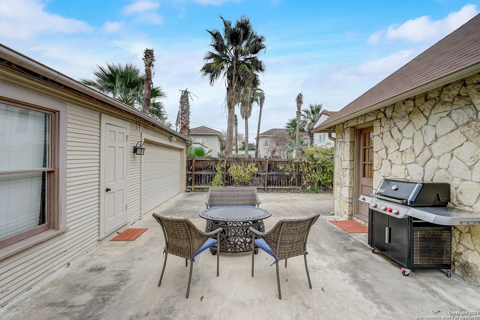 137 E Lullwood Ave