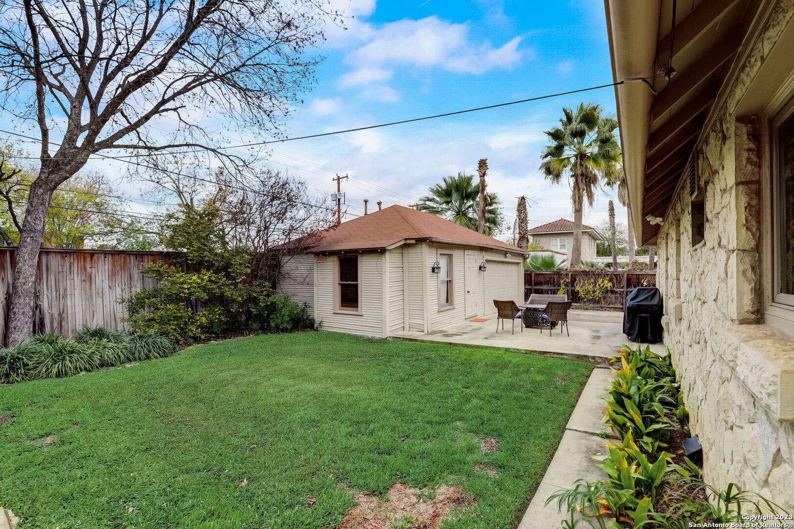 137 E Lullwood Ave