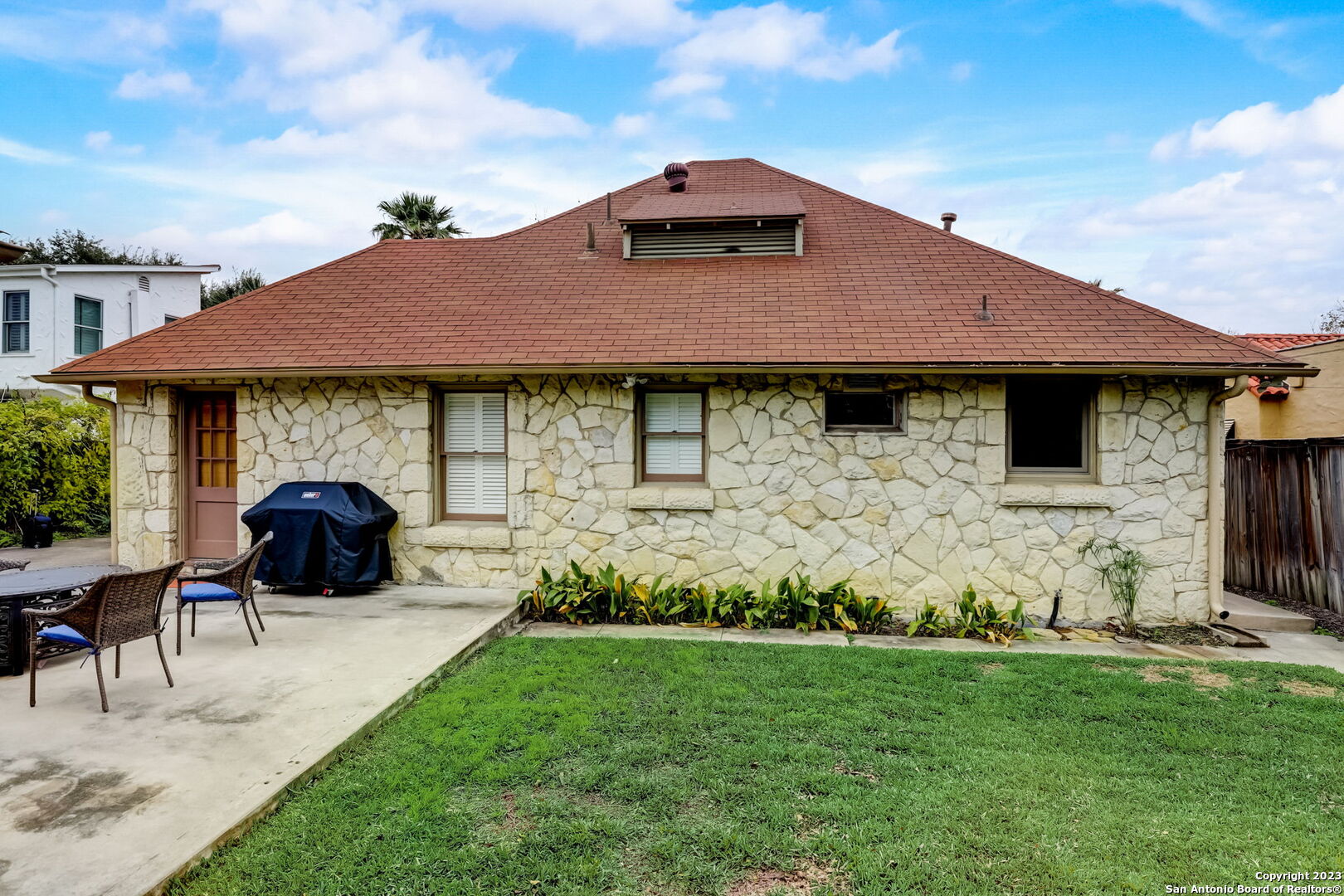 137 E Lullwood Ave