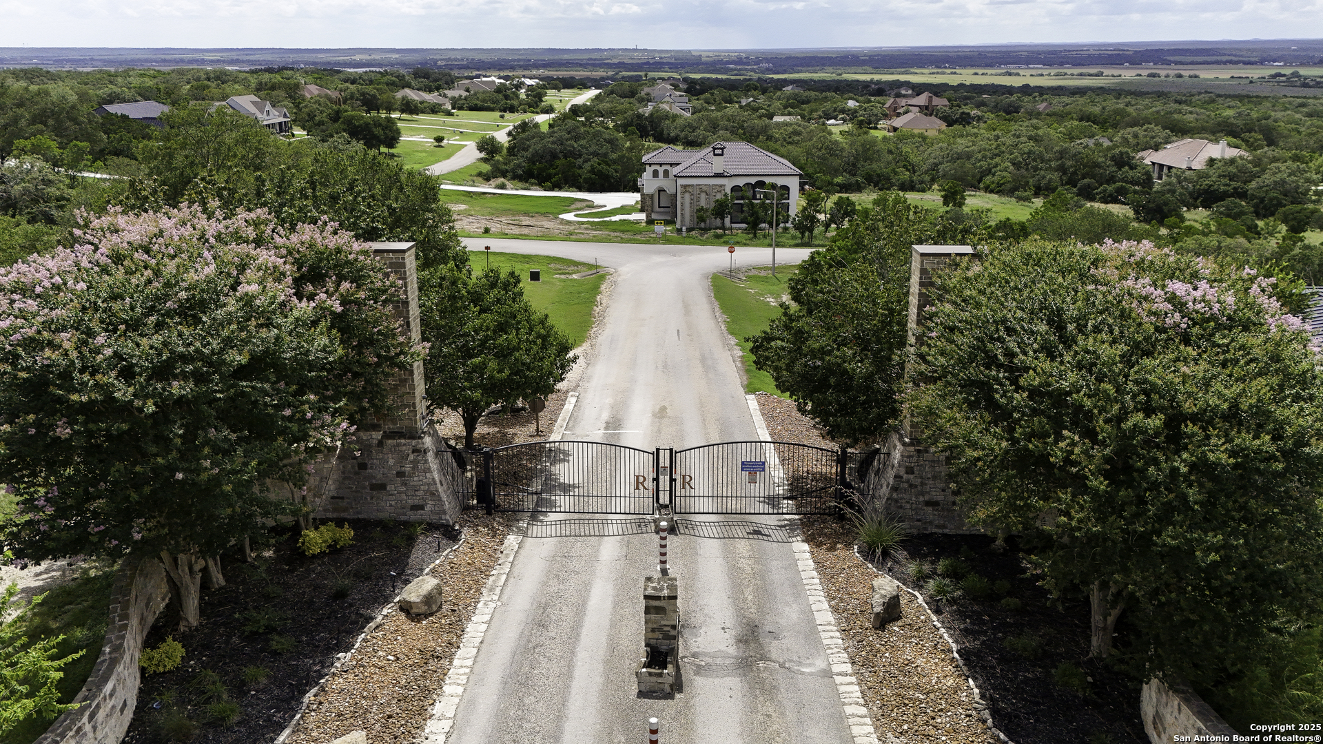 542 Private Road 3702