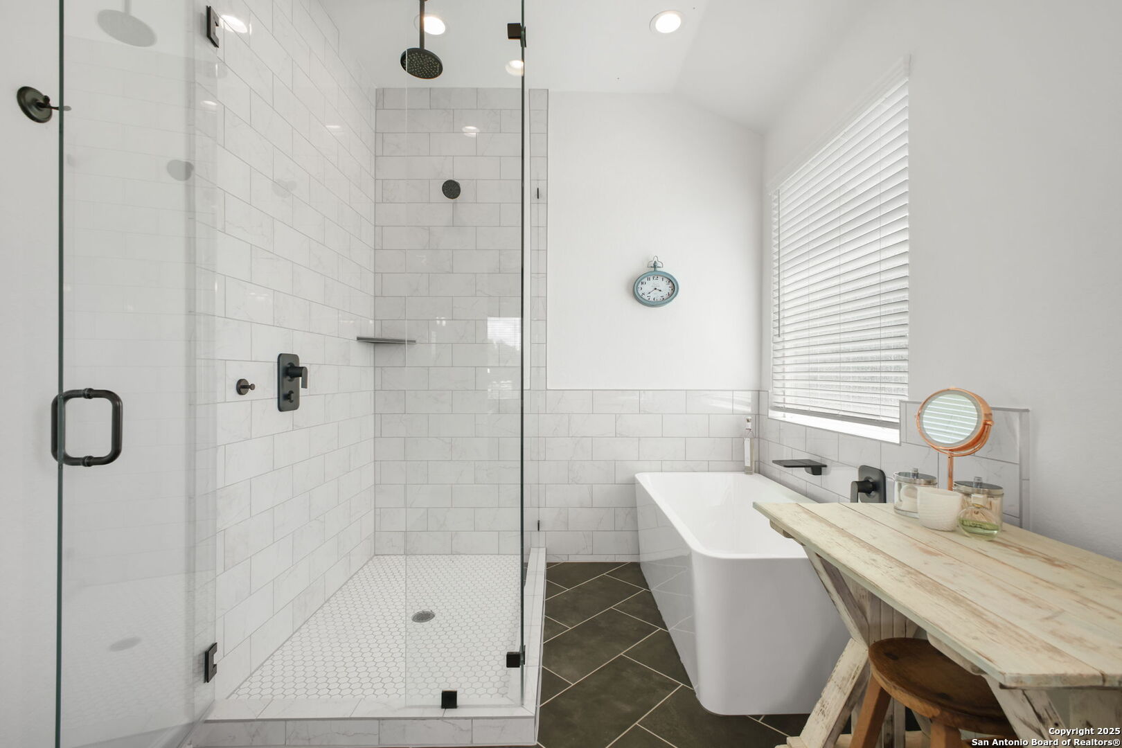 542 Private Road 3702