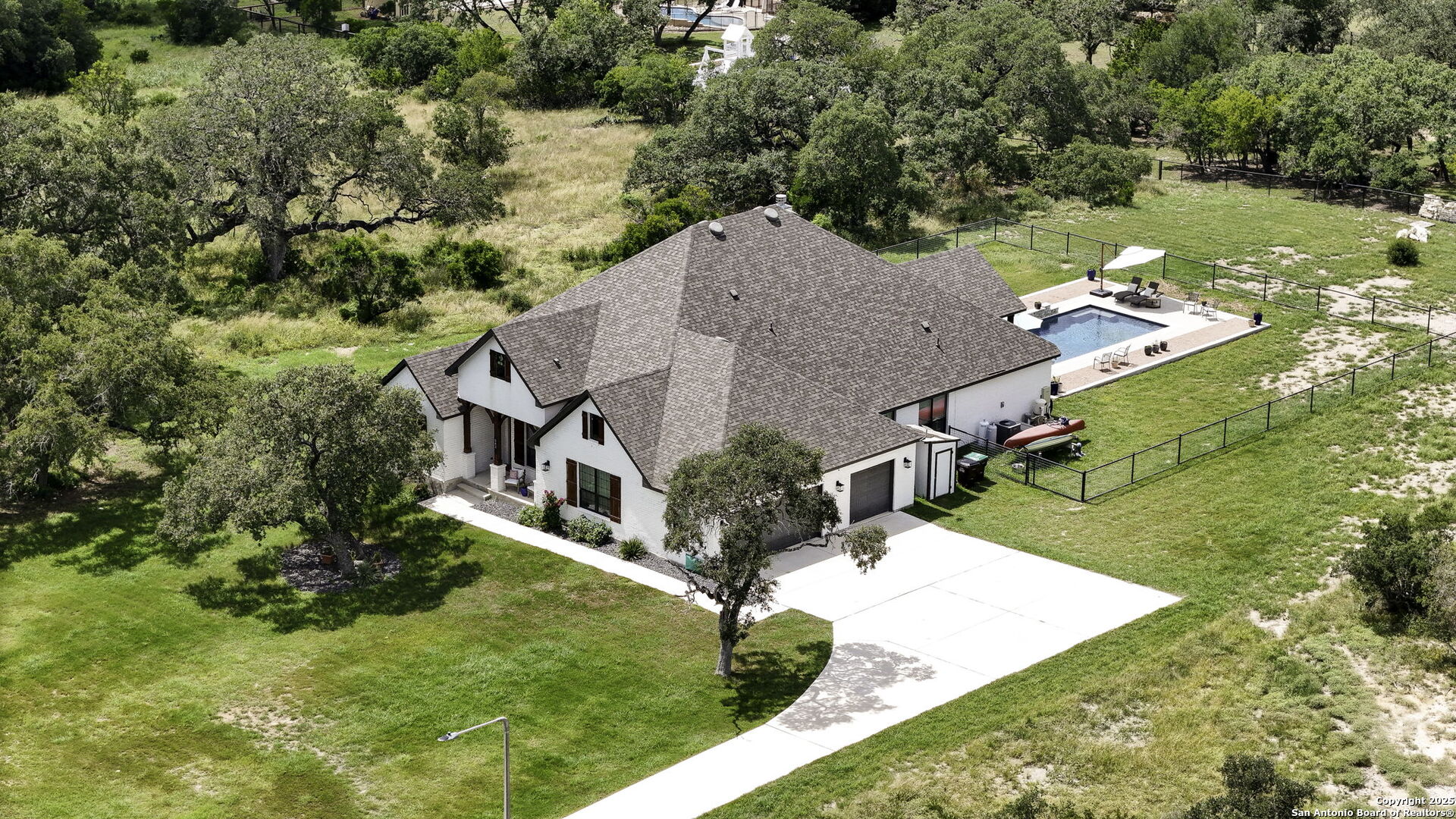 542 Private Road 3702