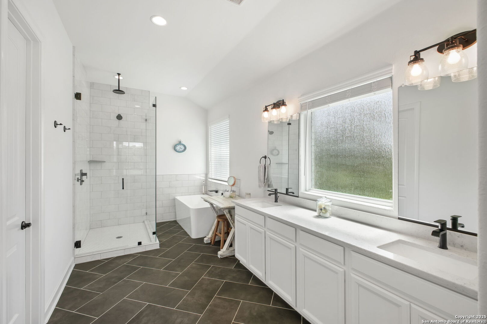542 Private Road 3702