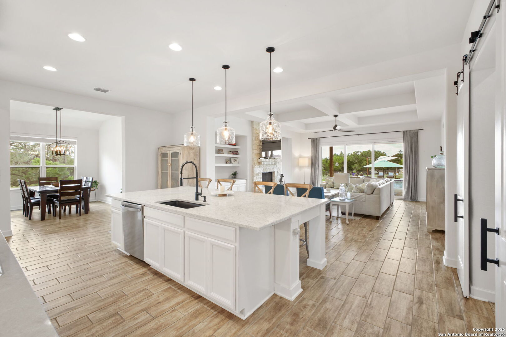 542 Private Road 3702