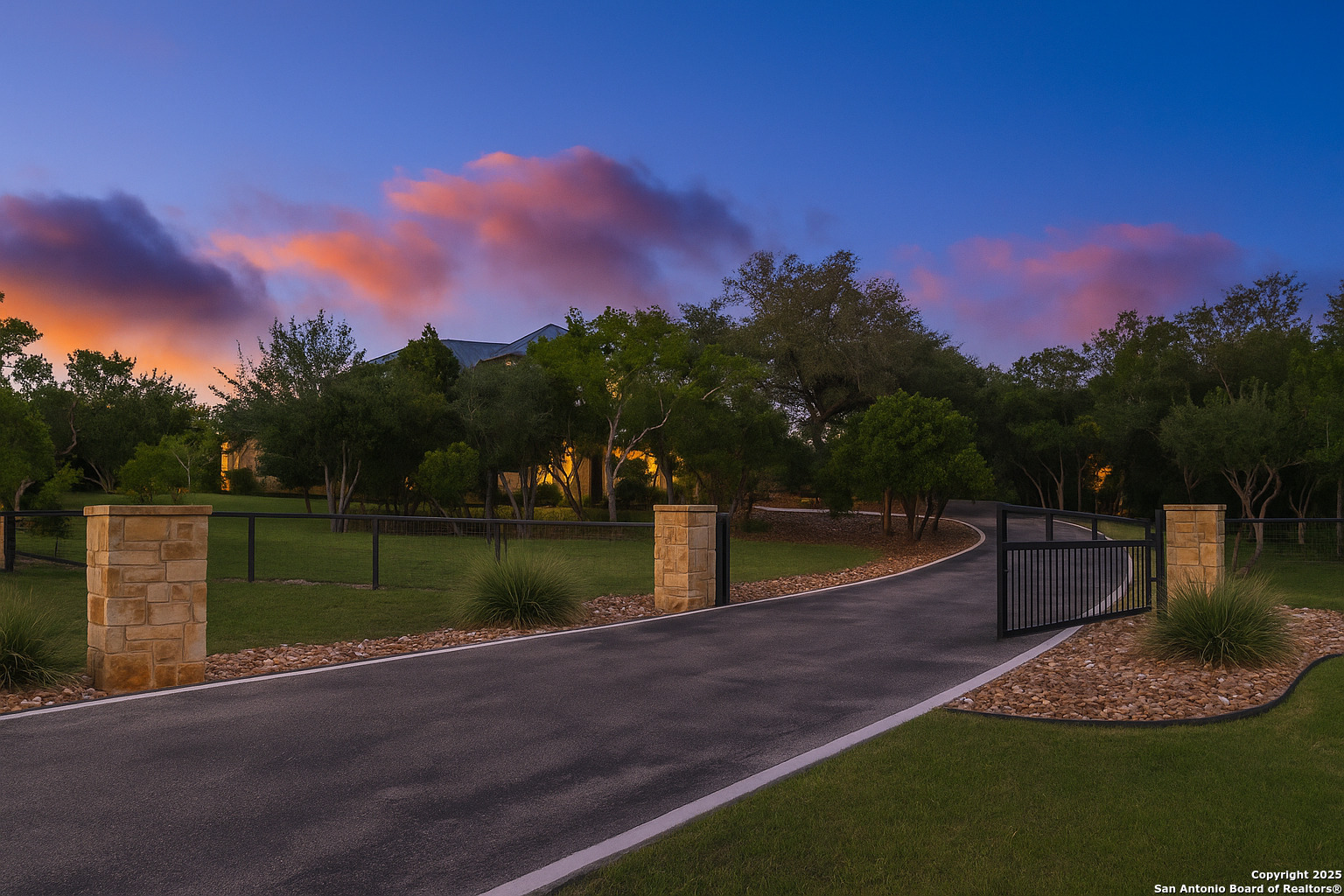 1362 Private Road 3702