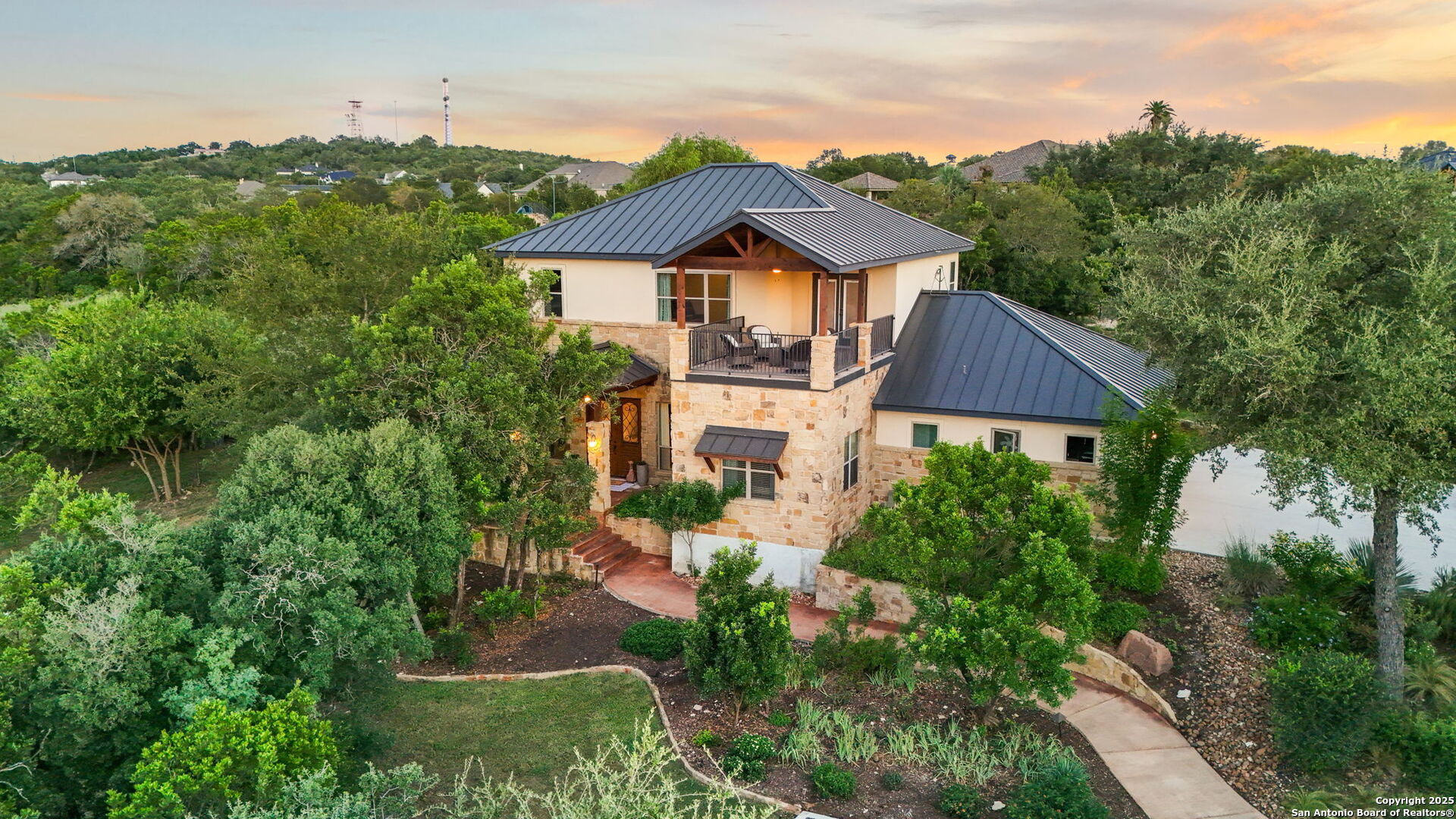 1362 Private Road 3702