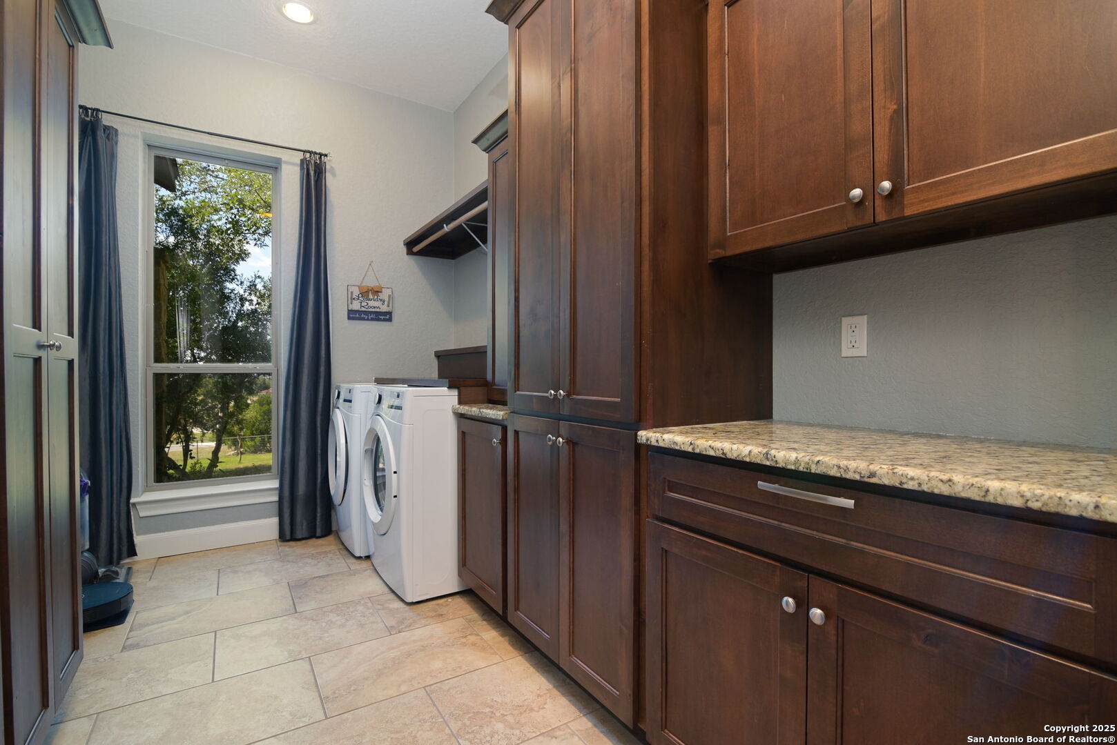 1362 Private Road 3702