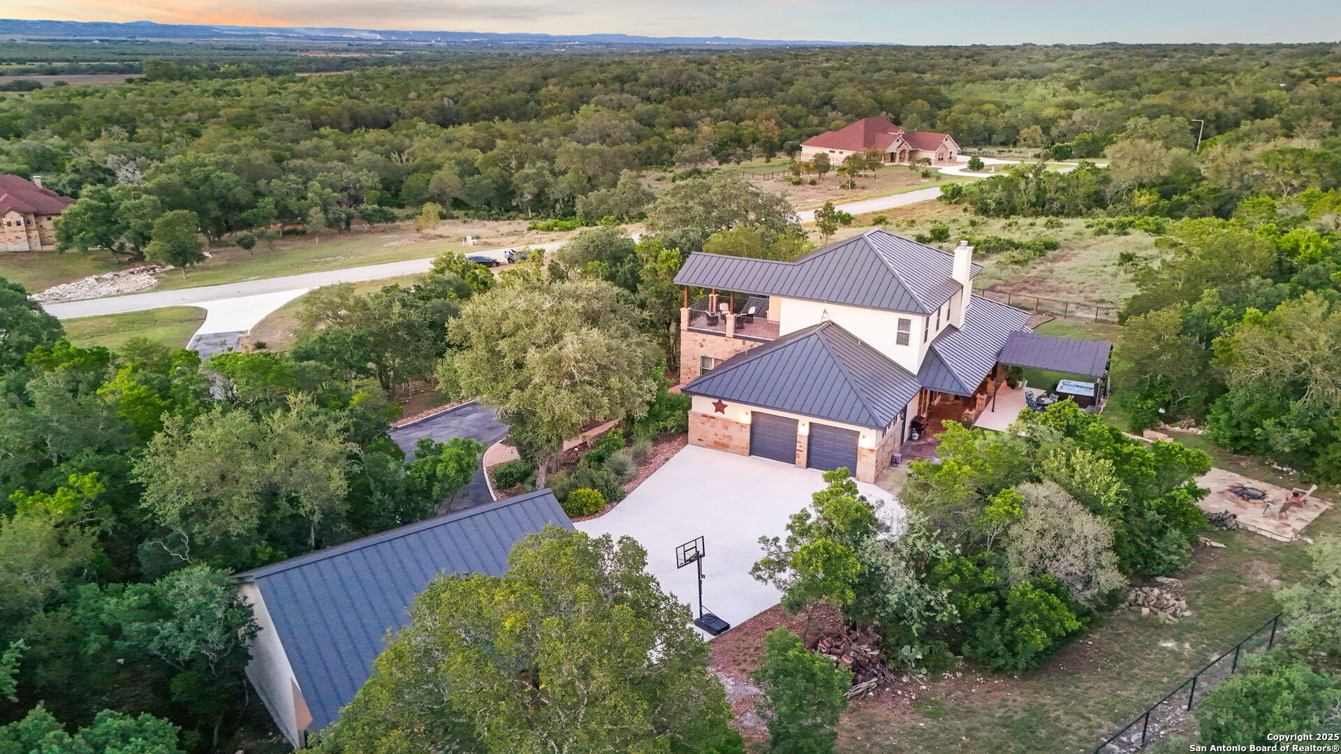 1362 Private Road 3702