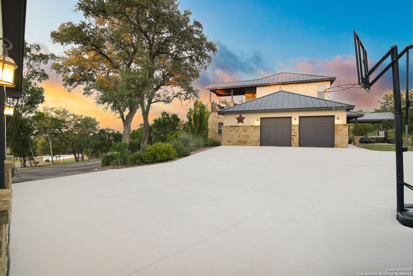 1362 Private Road 3702