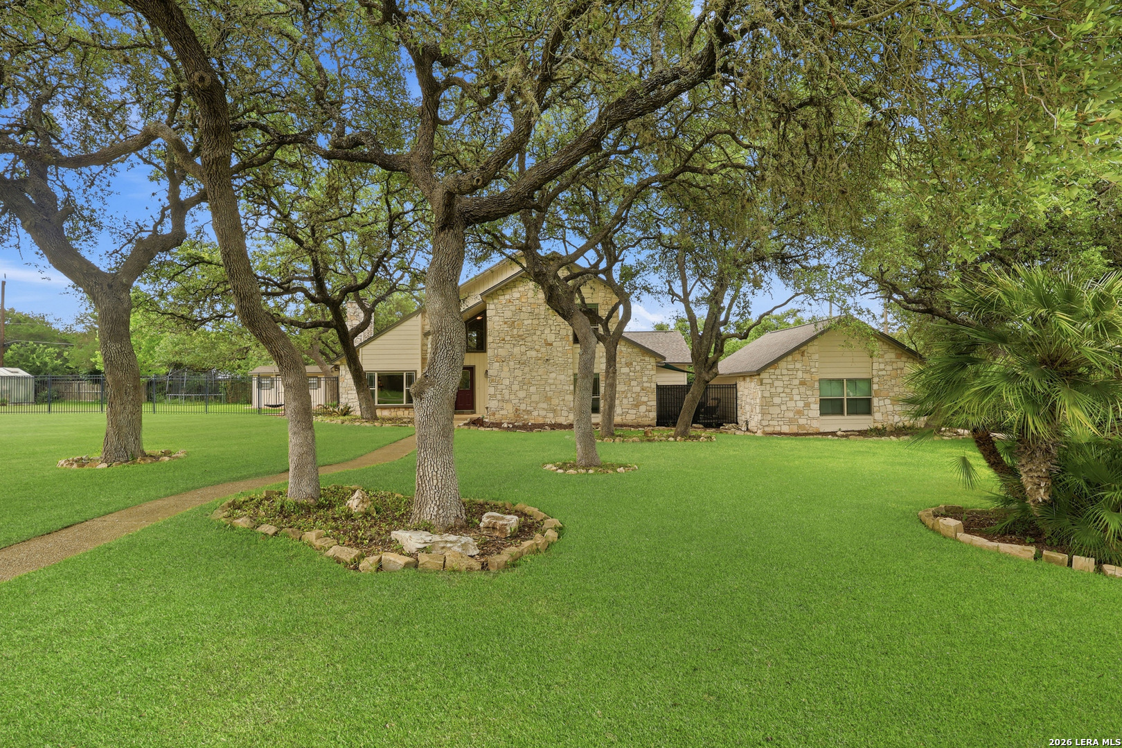 8430 Twisted Oaks