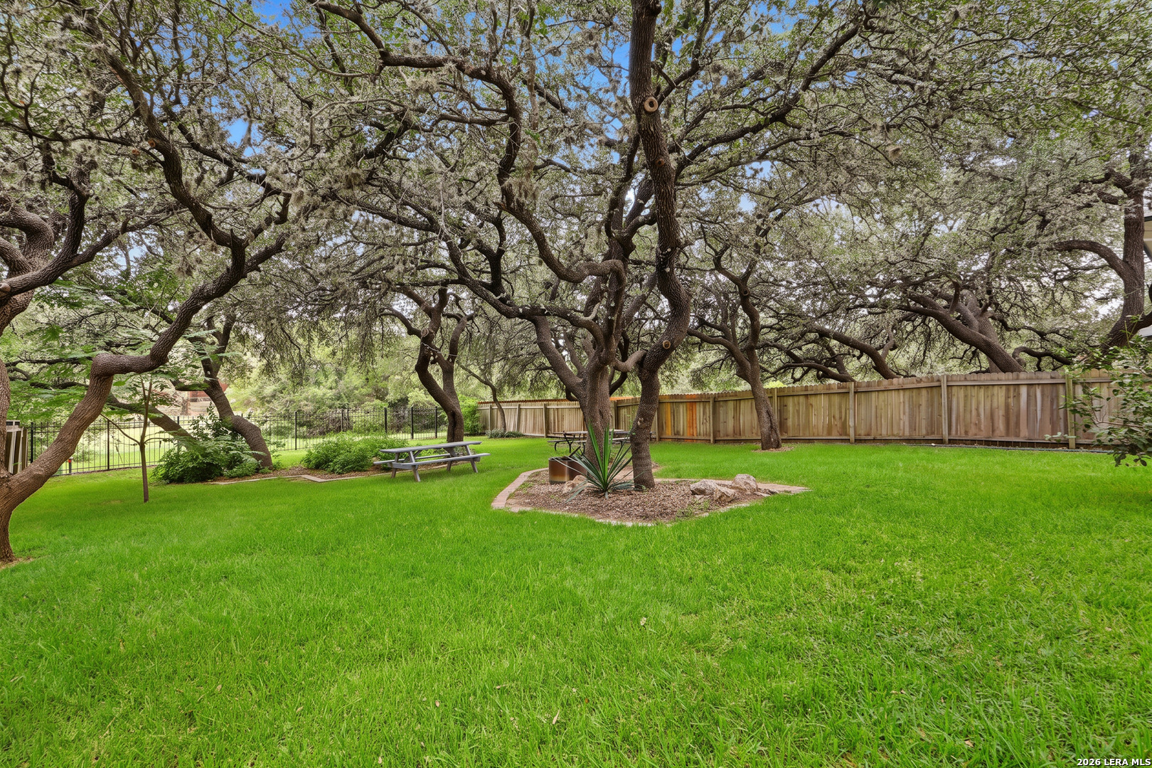 2316 Newoak Park