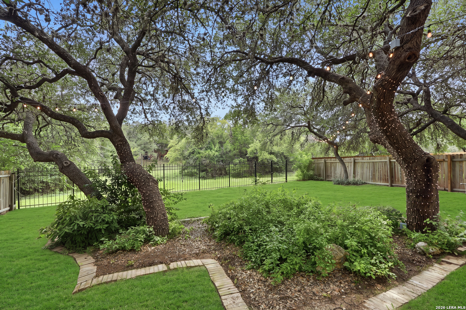 2316 Newoak Park