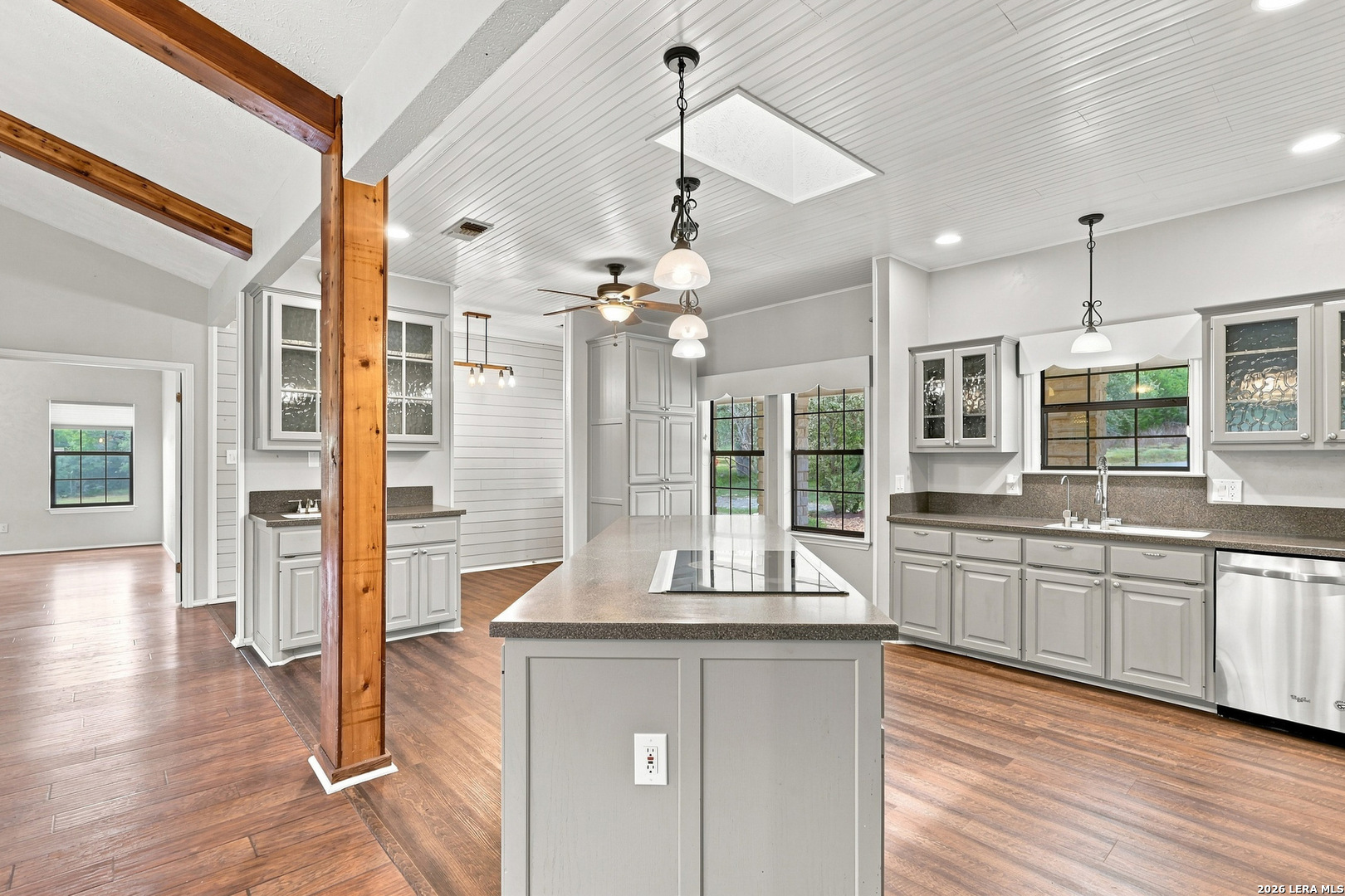 160 Creekwood Ct
