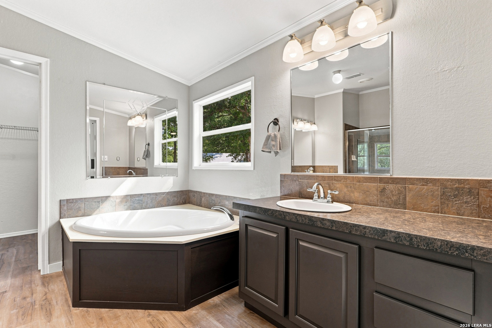180 Sandy Oaks