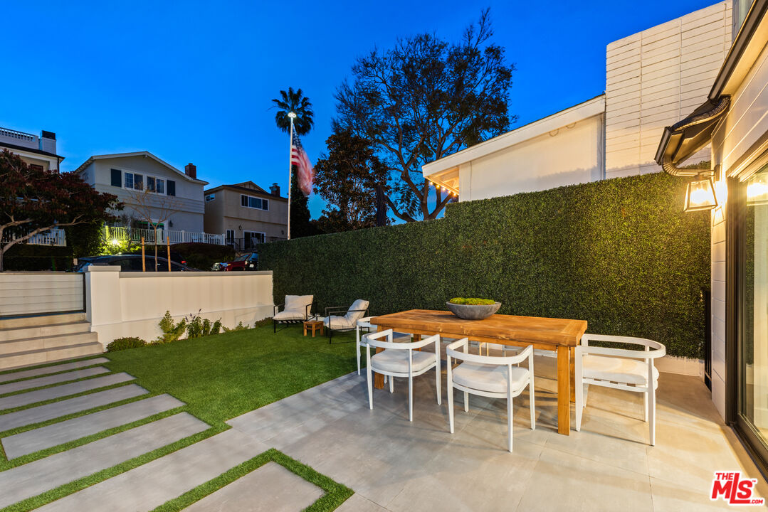 612 Iris Ave